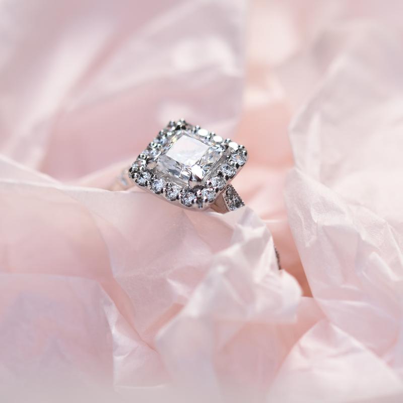 Vintage zásnubný prsteň s diamantom 49490