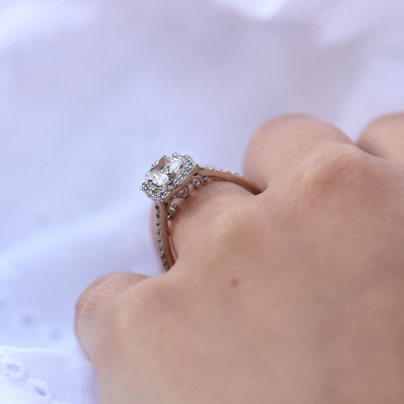 Zásnubný prsteň s princess diamantom