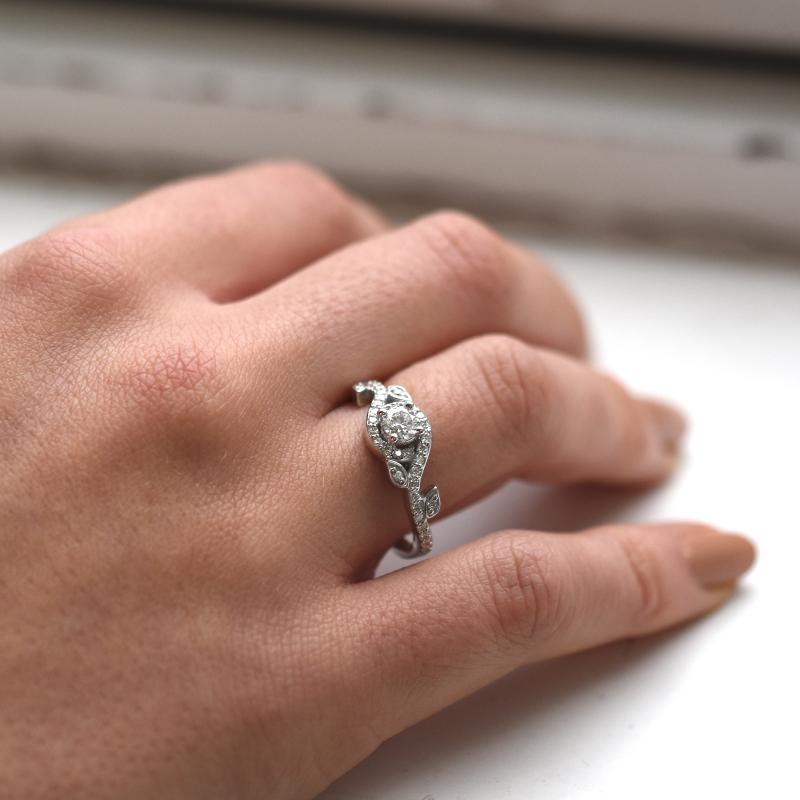 Platinový vintage prsteň s diamantmi 51600