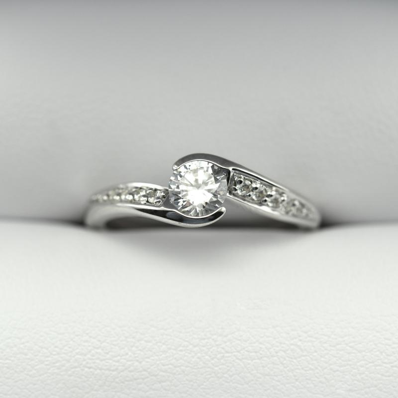 Zásnubný prsteň s diamantmi 55870