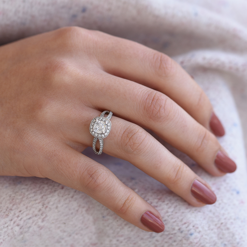 Zásnubný prsteň s diamantmi
