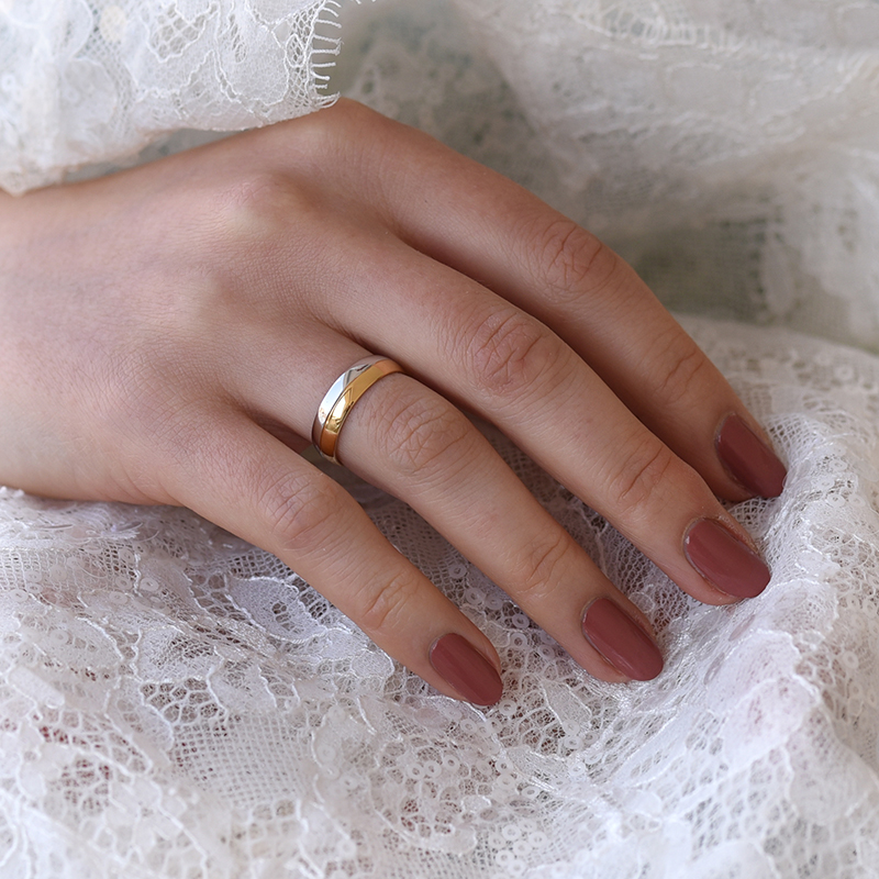 Zlatý snubný prsteň 61450