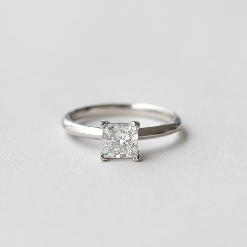 Prsteň s diamantom 63000