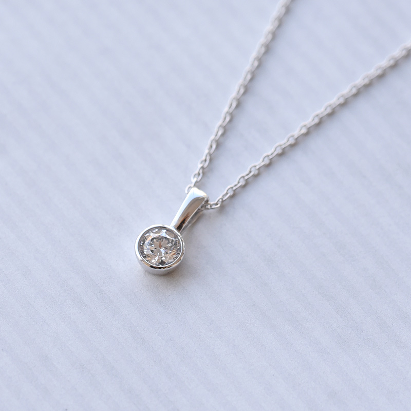 Minimalistický diamantový bezel náhrdelník Elena
