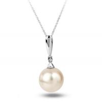 Elegantný perlový náhrdelník s diamantom Pava