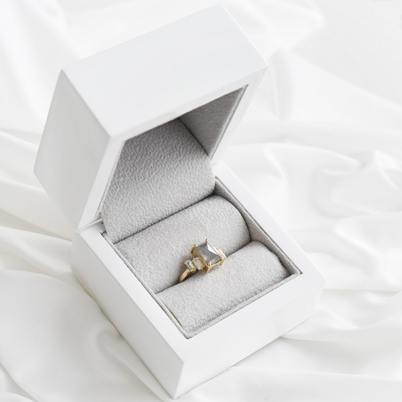 Zlatý prsteň s diamantom 91050