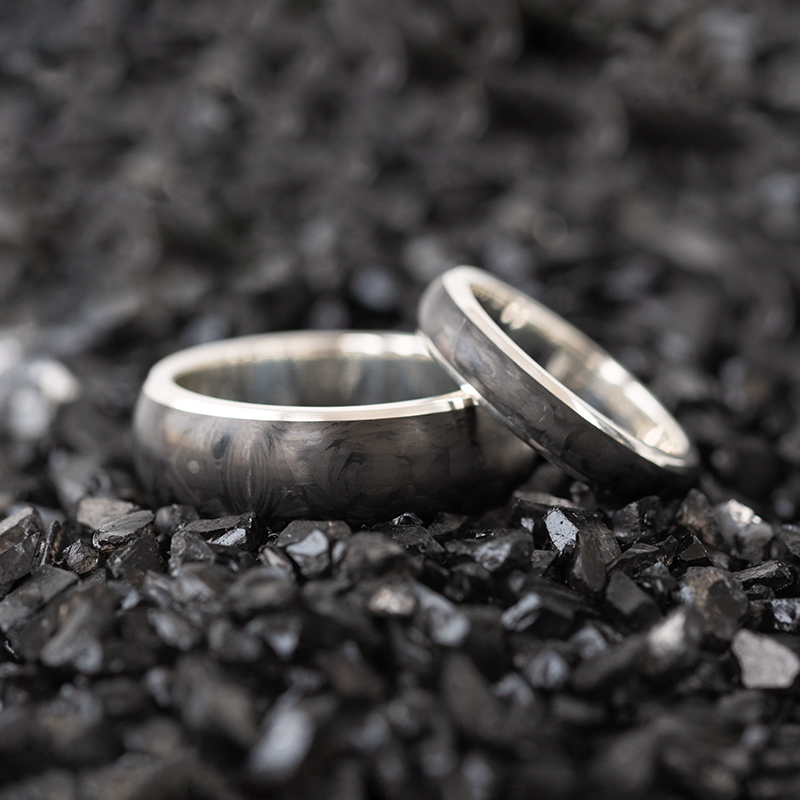 Pologuľaté snubné prstene z krabonu a zlata Kiya 97550