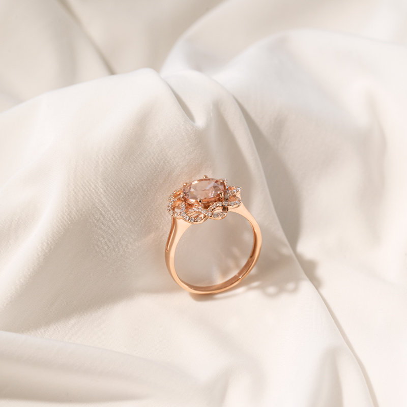 Zlatý prsteň s morganitom a diamantmi Barbarella 102101