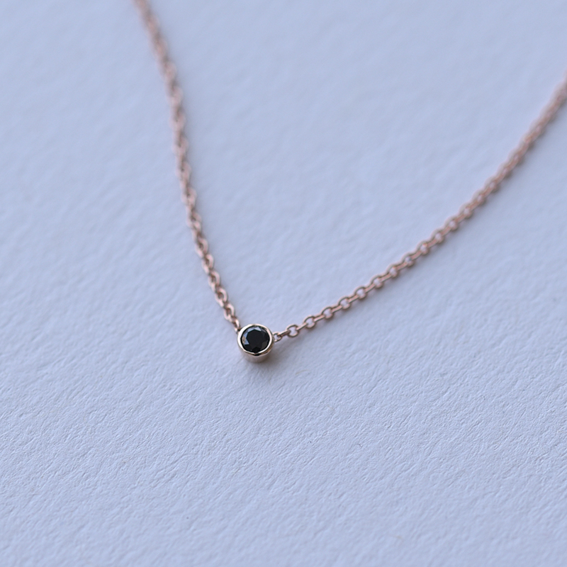 Strieborný minimalistický náhrdelník s čiernym diamantom Vieny 103651