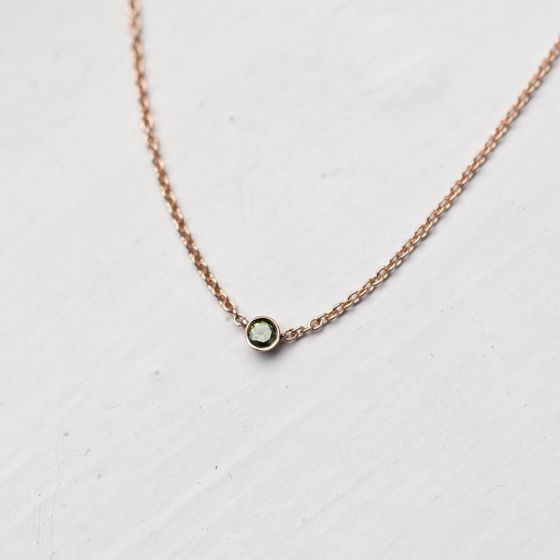 Strieborný minimalistický náhrdelník so zeleným diamantom Vieny 103681