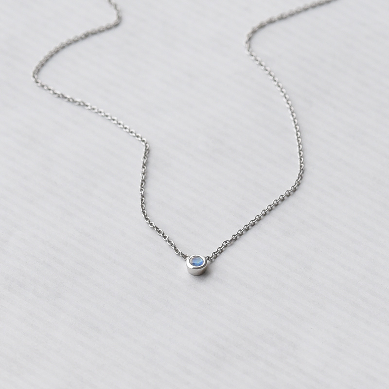 Strieborný minimalistický náhrdelník s mesačným kameňom Vieny 103711