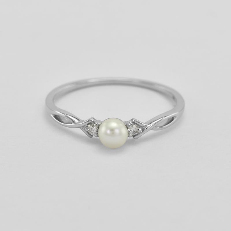 Strieborný elegantný perlový prsteň s lab-grown diamantmi Carmen 104451