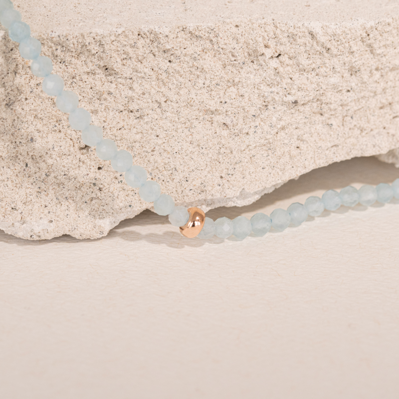 Strieborný náhrdelník s akvamarínovými korálkami Jason 104471