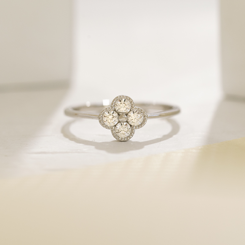 Prsteň s lab-grown diamantmi v tvare kvetu Shawn 110371