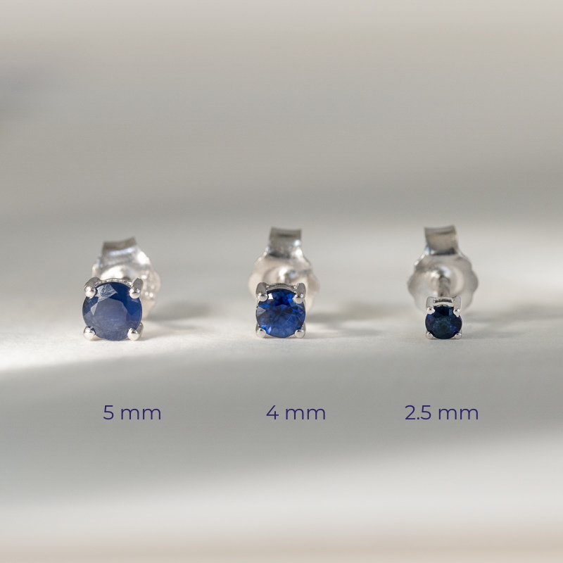 Strieborné náušnice s modrými zafírmi s výberom veľkosti Dalia 120471