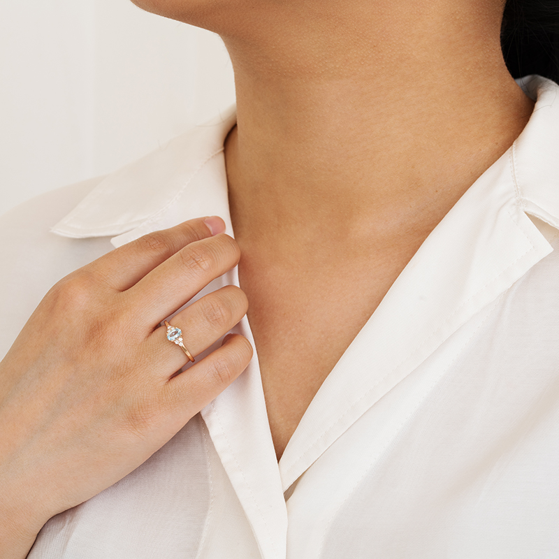 Elegantný prsteň s akvamarínom a diamantmi Kylie 121311