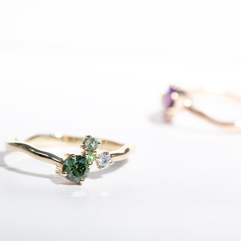 Cluster prsteň so zeleným diamantom a drahokamami Roth 124231