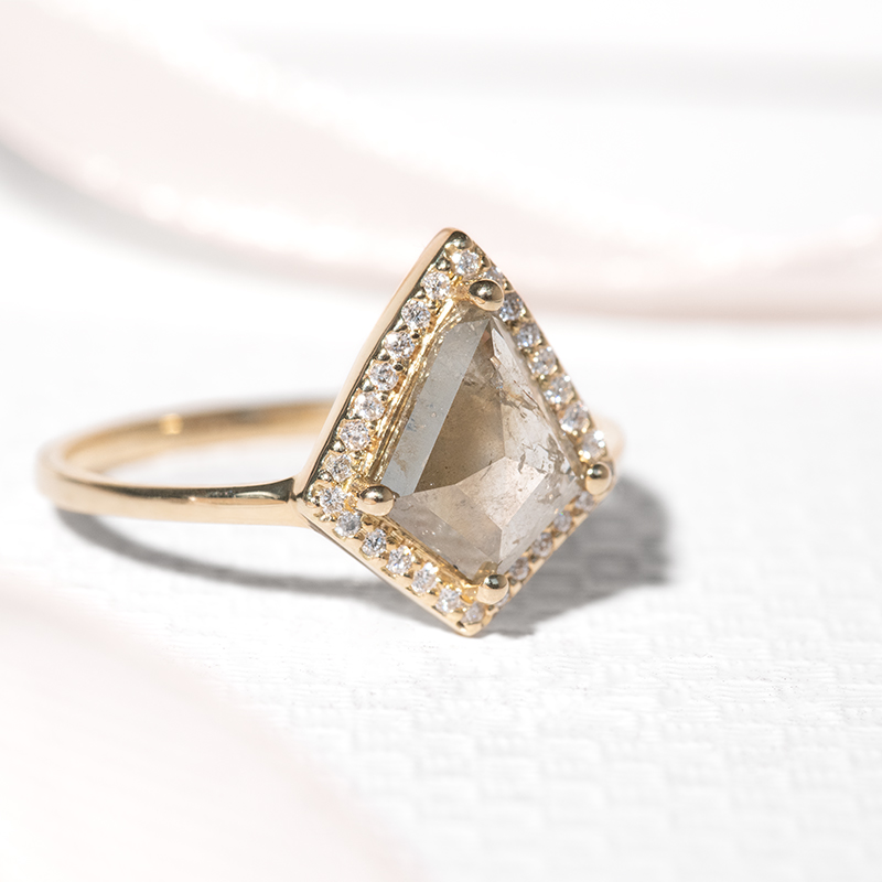 Zlatý prsteň s kite salt and pepper diamantom Mays 125121