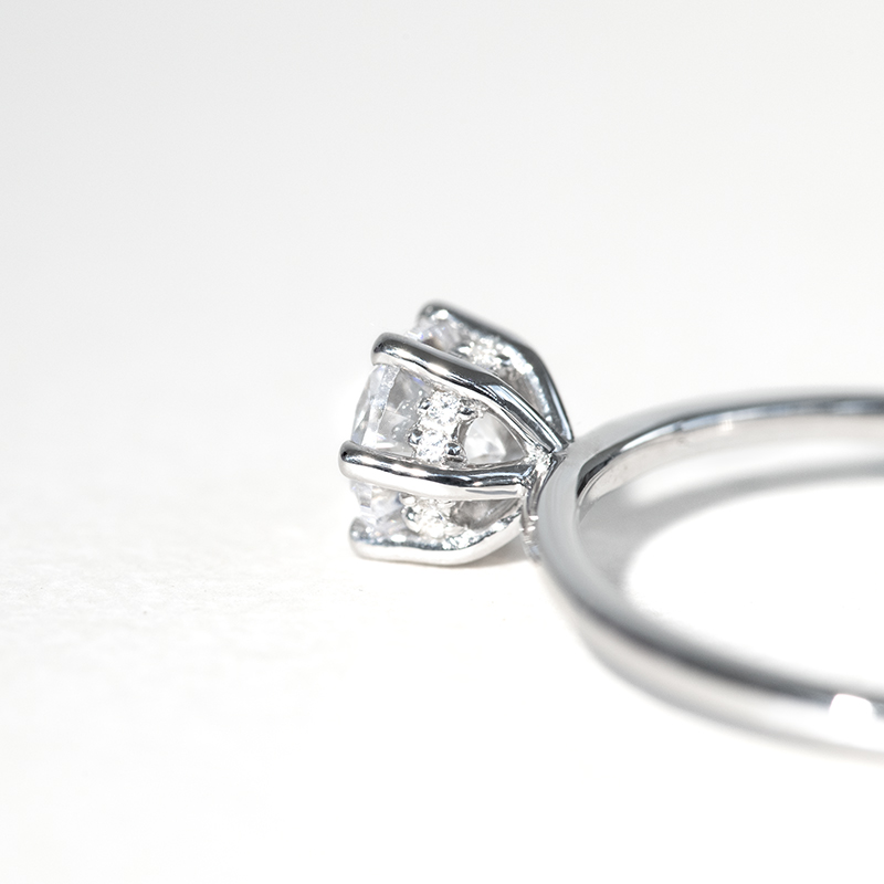 Zdobený zásnubný prsteň s lab-grown diamantmi Juana 127621