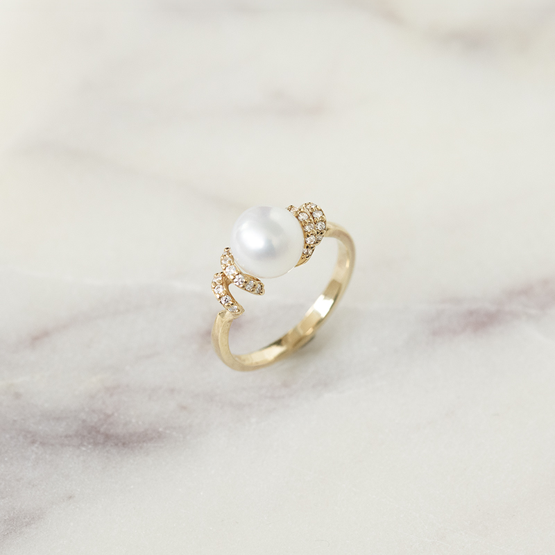 Zlatý prsteň s perlou a diamantmi Mecky 135761