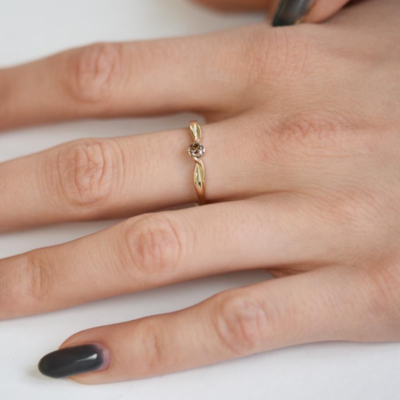 Zásnubný prsteň so champagne diamantom 18731