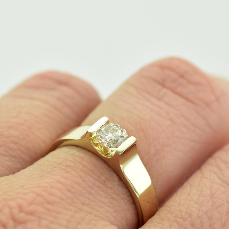 Moissanitový prsteň zo žltého zlata 22161