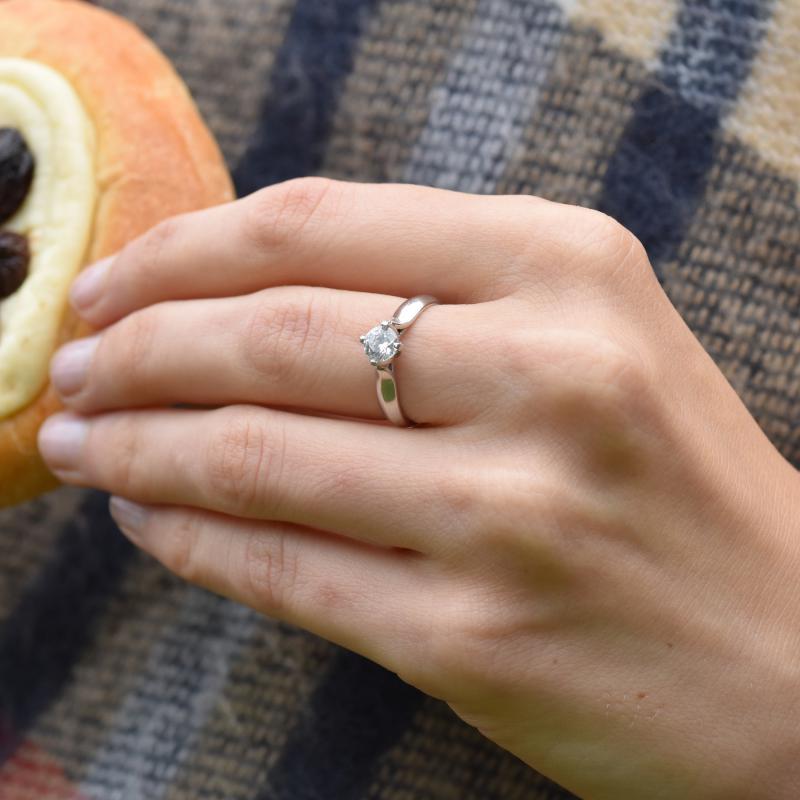 Zásnubný prsteň s diamantom 24101