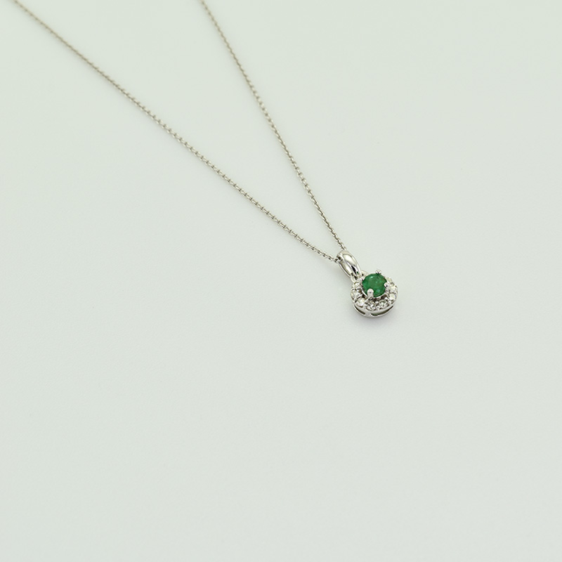 Smaragdový halo náhrdelník s diamantmi Richelle 41691