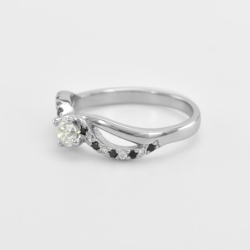 Zásnubný platinový prsteň s bielymi a čiernymi diamantmi 45471