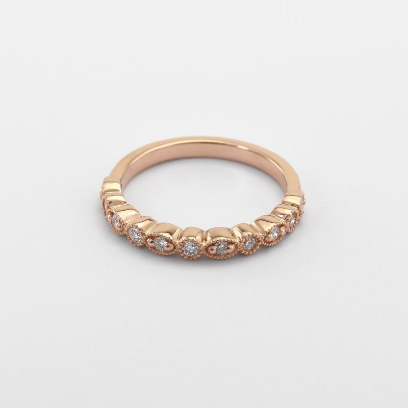 Komfortné pánsky snubný prsteň z ružového zlata s lesklým povrchom 46351