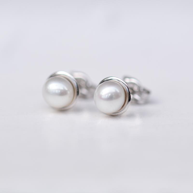 Minimalistické perlové náušnice z bieleho zlata 48901