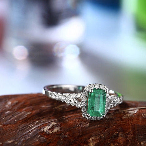Smaragdový prsteň z bieleho zlata Dazzia 5671