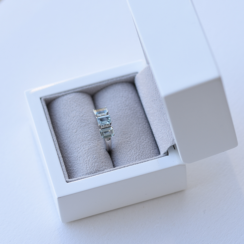 Zlatý prsteň s akvamarínmi a diamantmi 61471