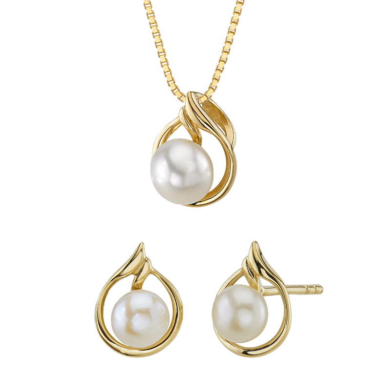 Elegantná zlatá kolekcia s bielymi perlami