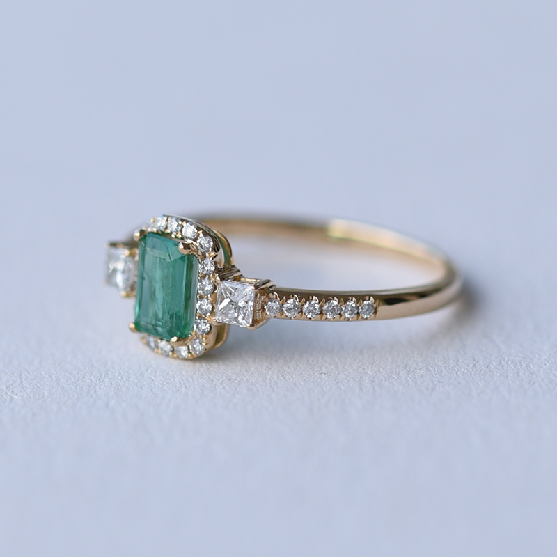 Zlatý smaragdový prsteň 61891