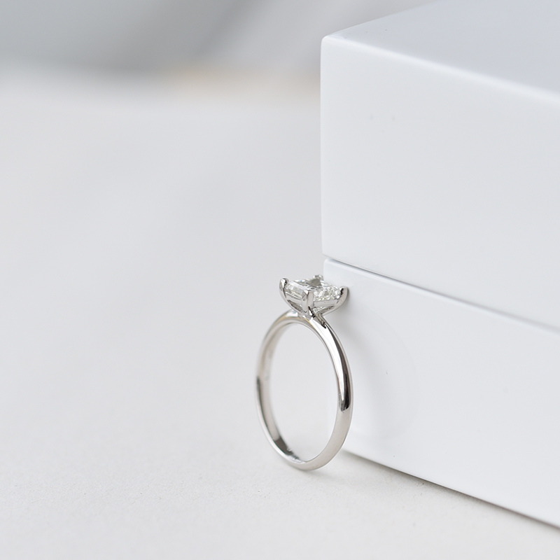 Zásnubný prsteň s diamantom 63001