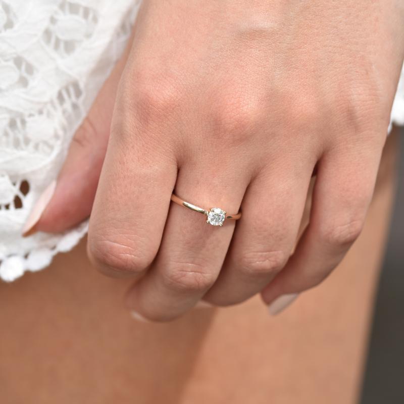 Zásnubný prsteň s diamantom 64871