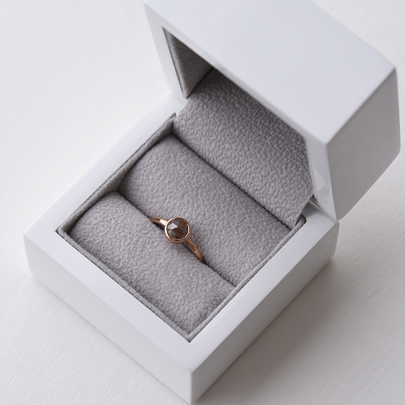 Zlatý minimalistický prsteň s hnedým diamantom 74681