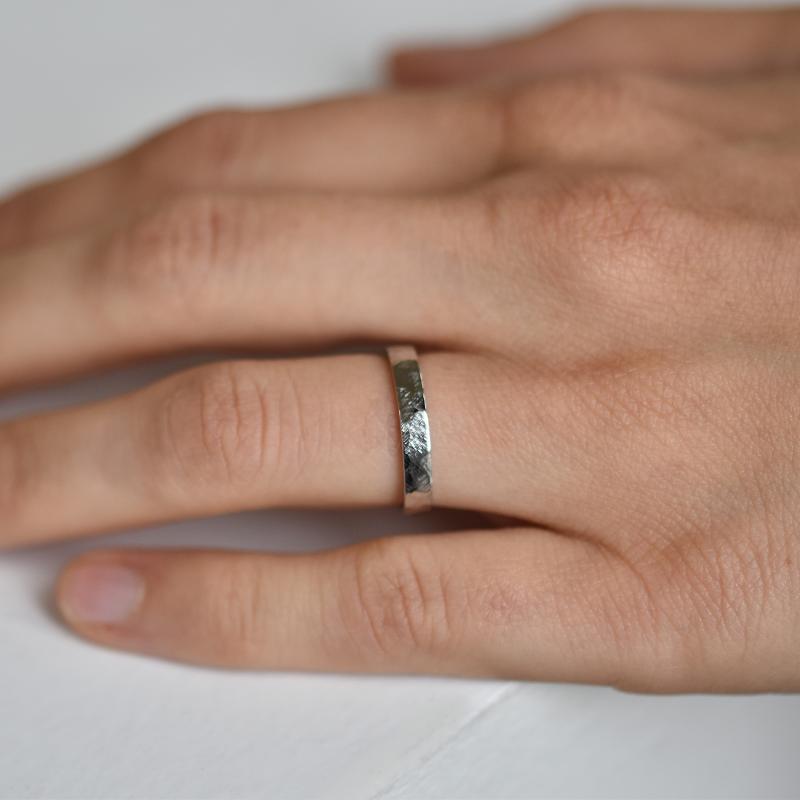 Platinový svadobný prsteň
