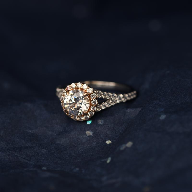Zlatý romantický prsteň s diamantmi