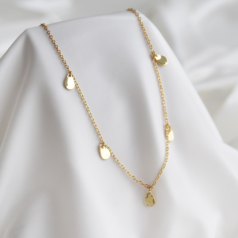 Strieborný náhrdelník s drobnými kvapkami Lucie 82101