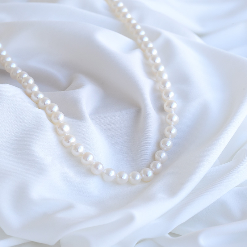 Decentný perlový náhrdelník zo striebra 83481