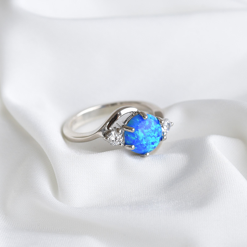 Strieborny prsteň s modrým opálom a zirónmi 84701