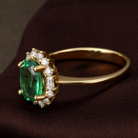 Zlatý smaragdový prsteň s diamantmi 8471