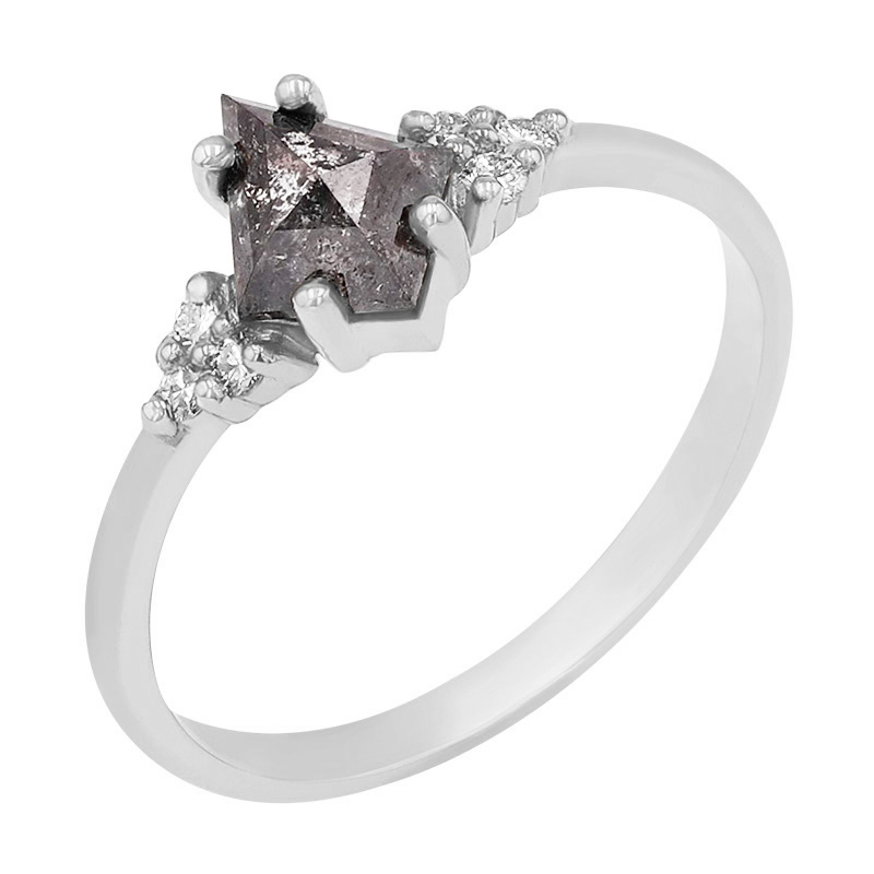 Jedinečný prsteň so salt and pepper diamantom Juno 97511