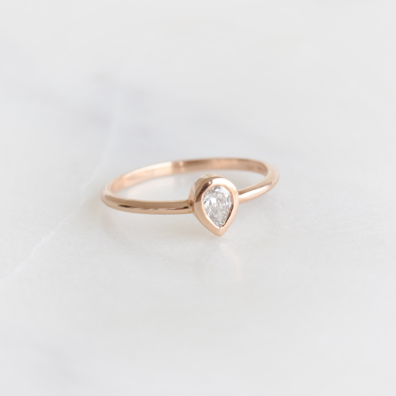 Minimalistický prsteň s pear diamantom Moyer 100342