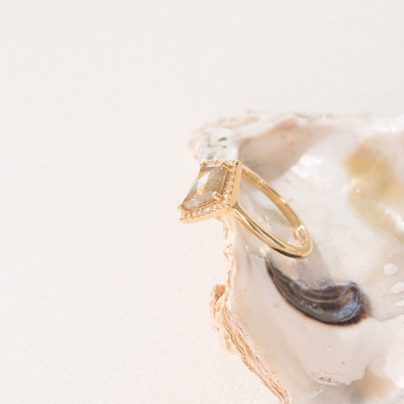 Zlatý prsteň s kite salt and pepper diamantom Mays 100982