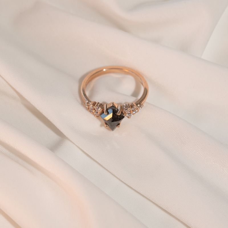 Zlatý prsteň s kite salt and pepper diamantom Lester 102472