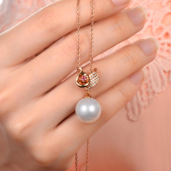 Perla v zlatom náhrdelníku 10272