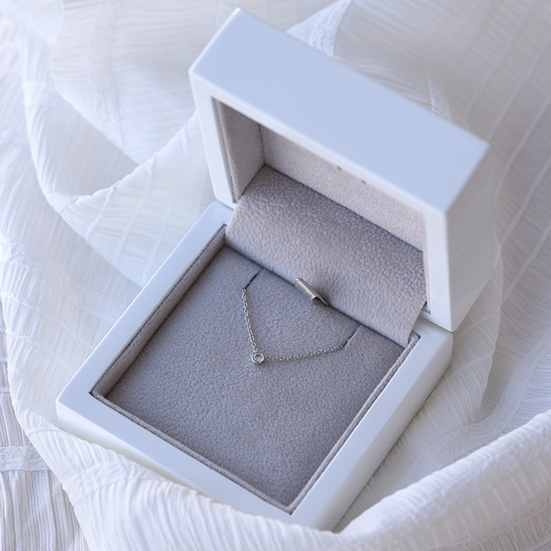 Strieborný minimalistický náhrdelník s diamantom Vieny 103642